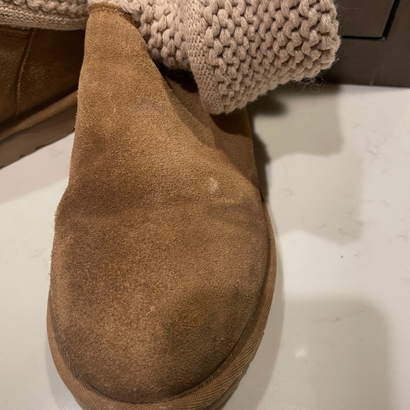 Ugg boots with sweater fold over top - Picture 3 of 10